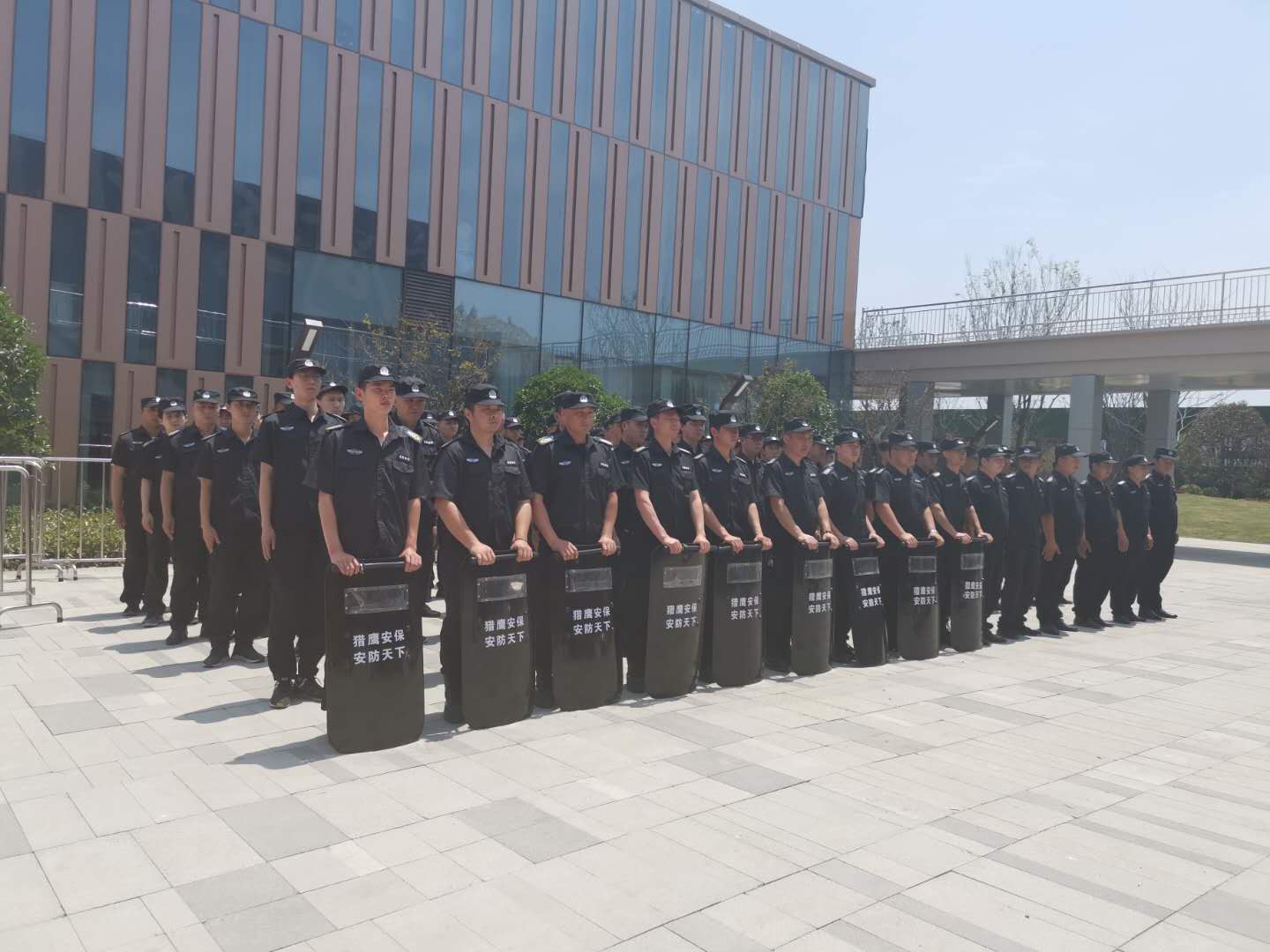 獵鷹保安祝隨州城市空間開(kāi)盤(pán)大吉！