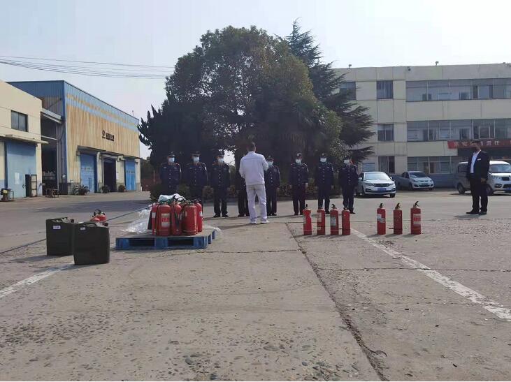 獵鷹保安公司積極組織，開展消防實(shí)戰(zhàn)演練，防患于未“燃”