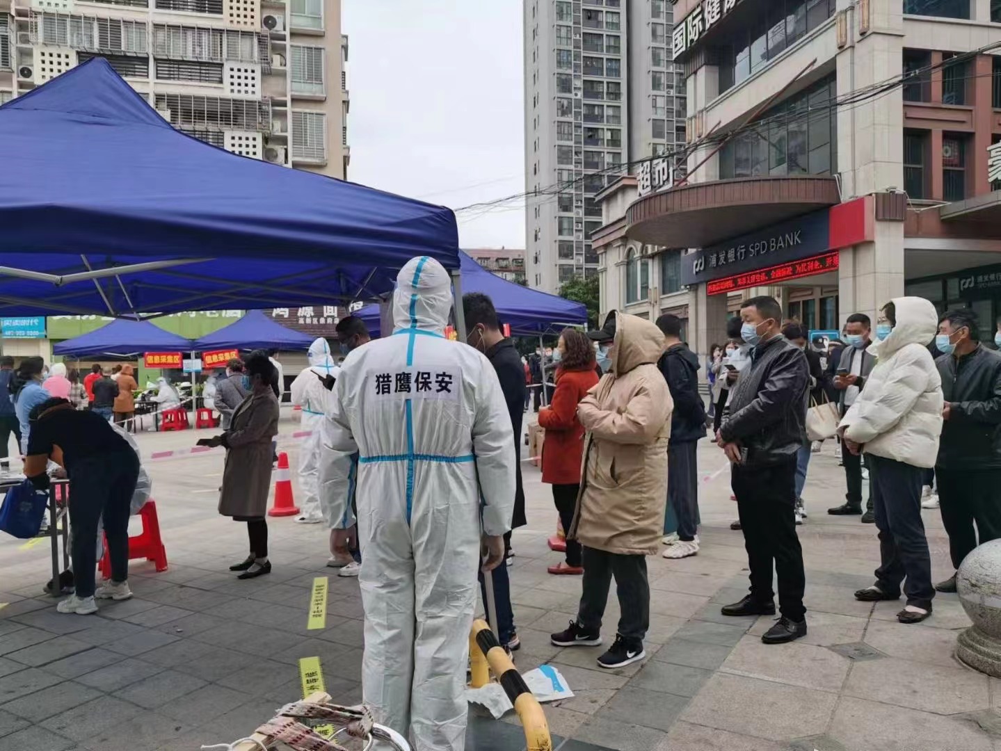 獵鷹保安勇于擔當，積極投入鼎府社區(qū)防疫志愿者工作！