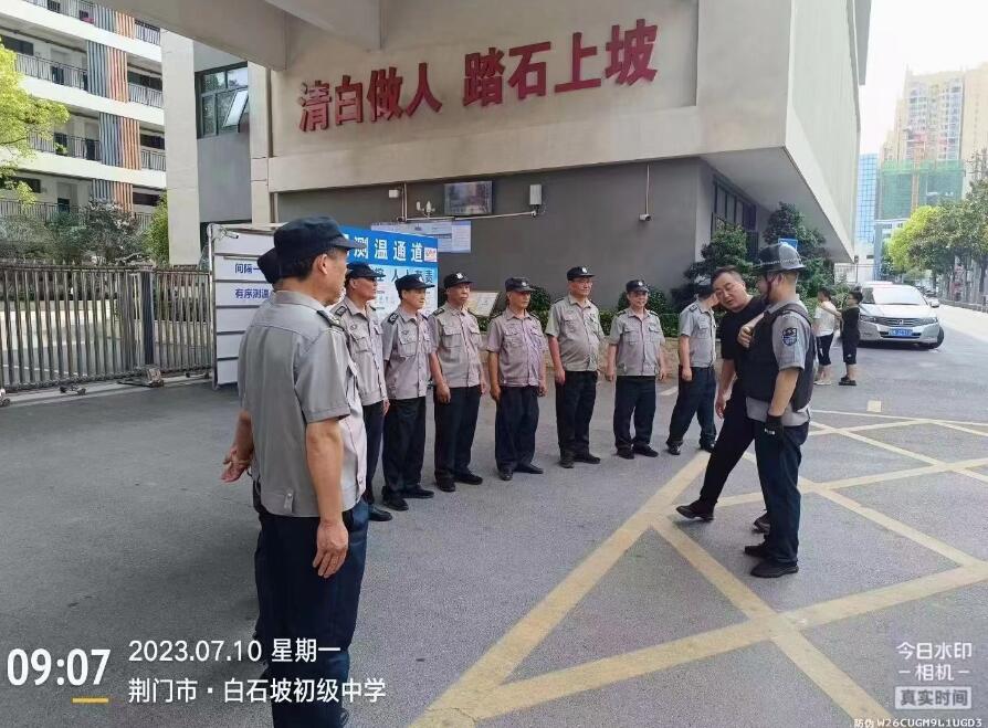獵鷹防暴演練進校園，筑起安全線