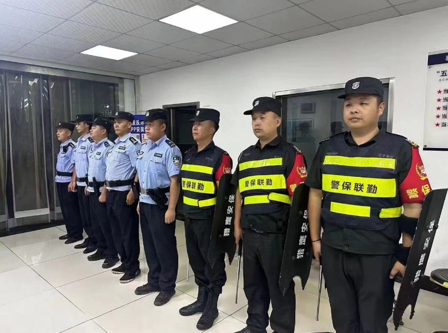 【警保聯(lián)勤】巡邏途中遇車禍，警保合力共救援